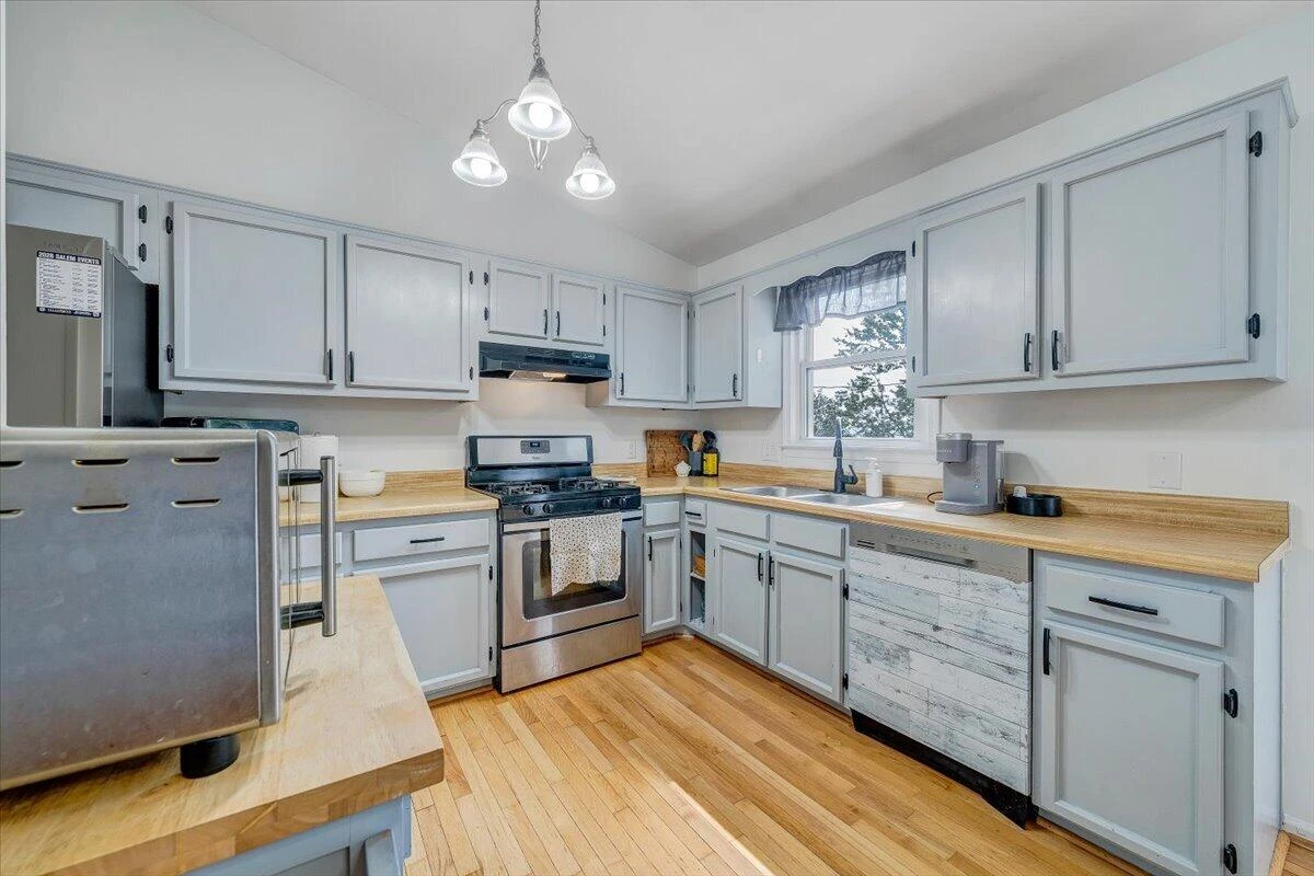 1526 Poplar AVE - Photo 10