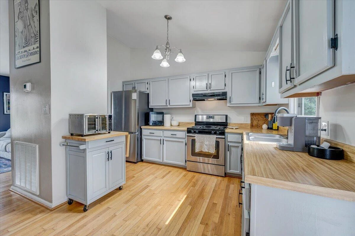 1526 Poplar AVE - Photo 12