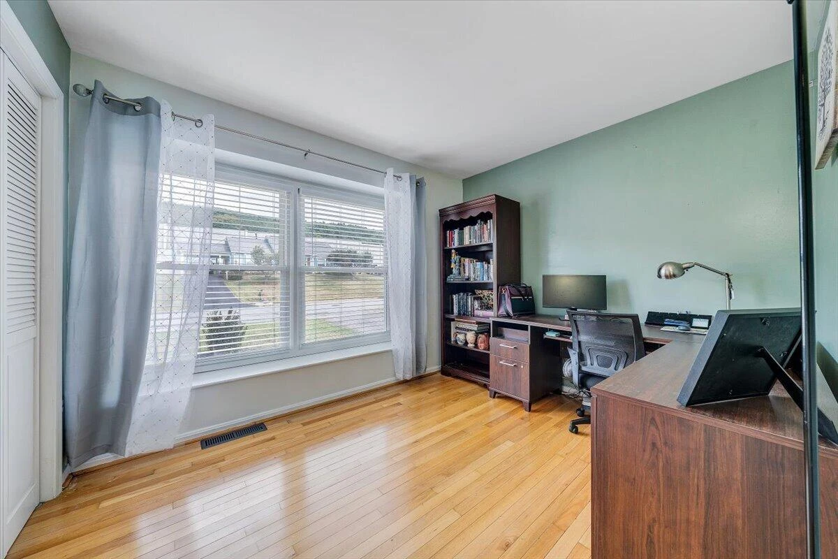 1526 Poplar AVE - Photo 17