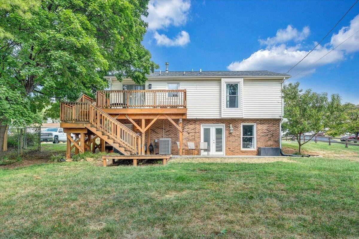 1526 Poplar AVE - Photo 26