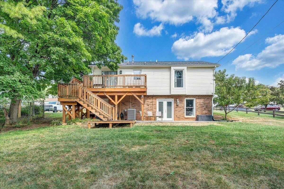 1526 Poplar AVE - Photo 27