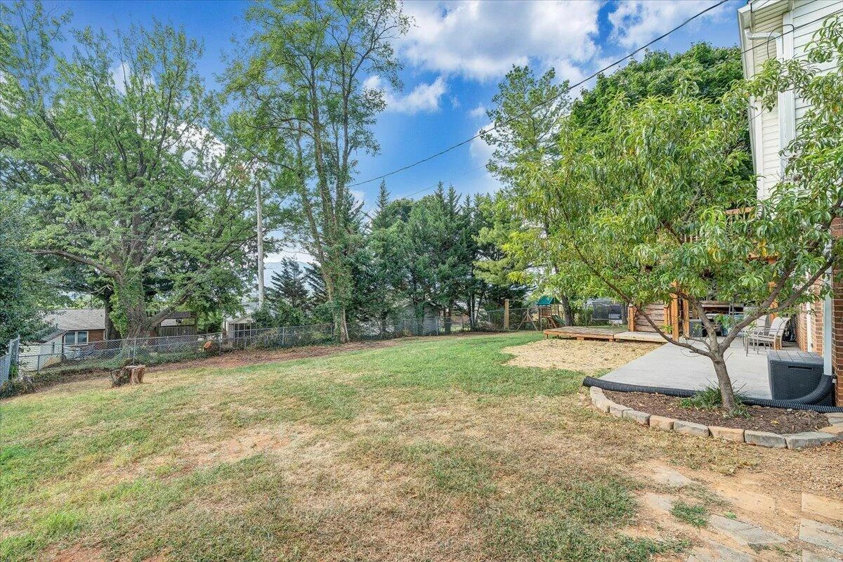 1526 Poplar AVE - Photo 28