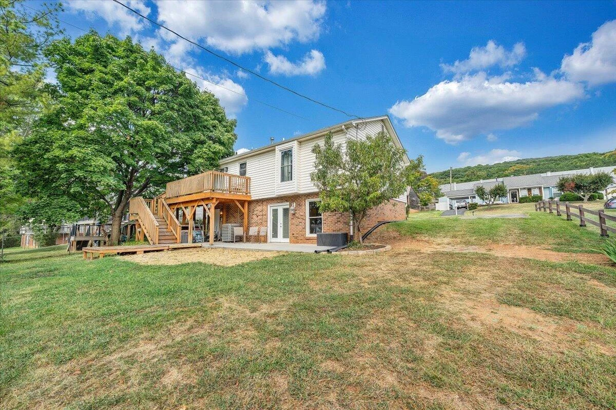 1526 Poplar AVE - Photo 30