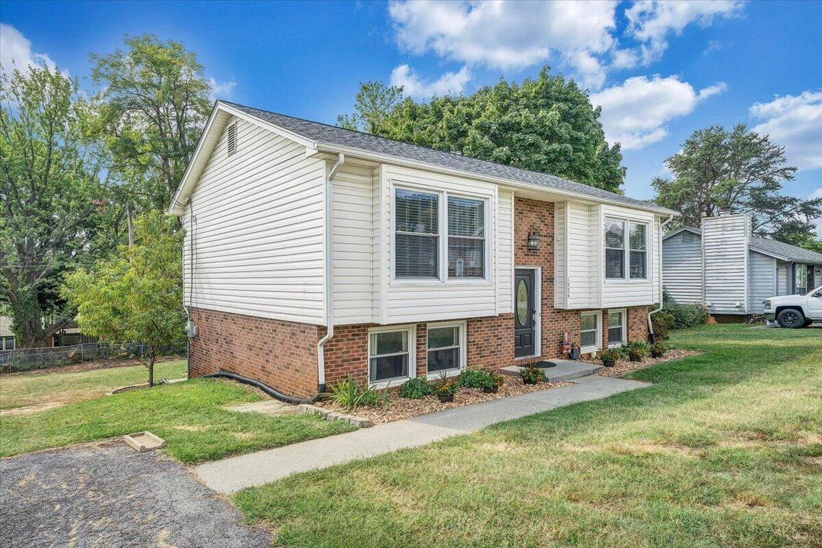 1526 Poplar AVE - Photo 32