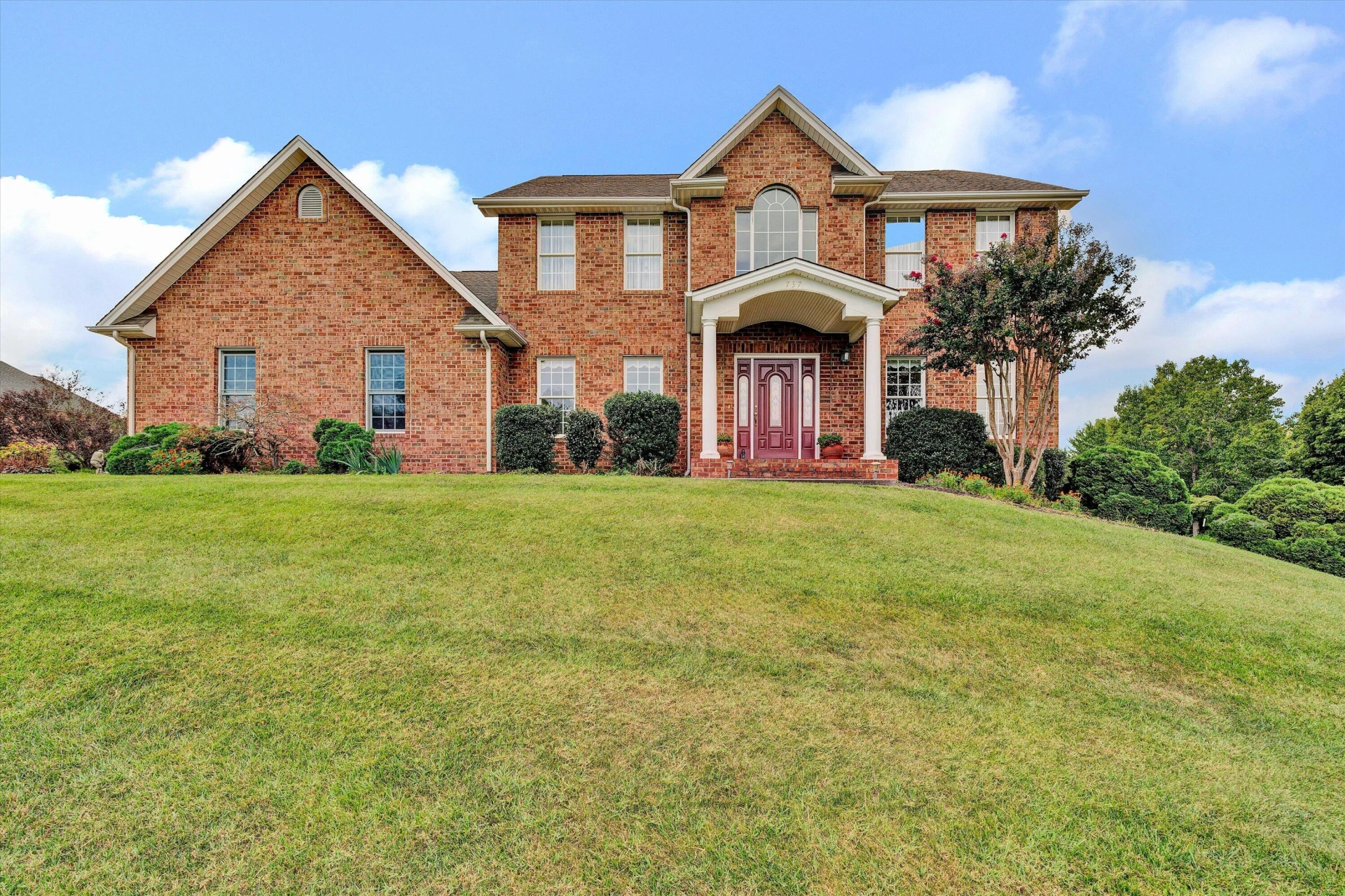 737 Scarlet DR - Photo 3