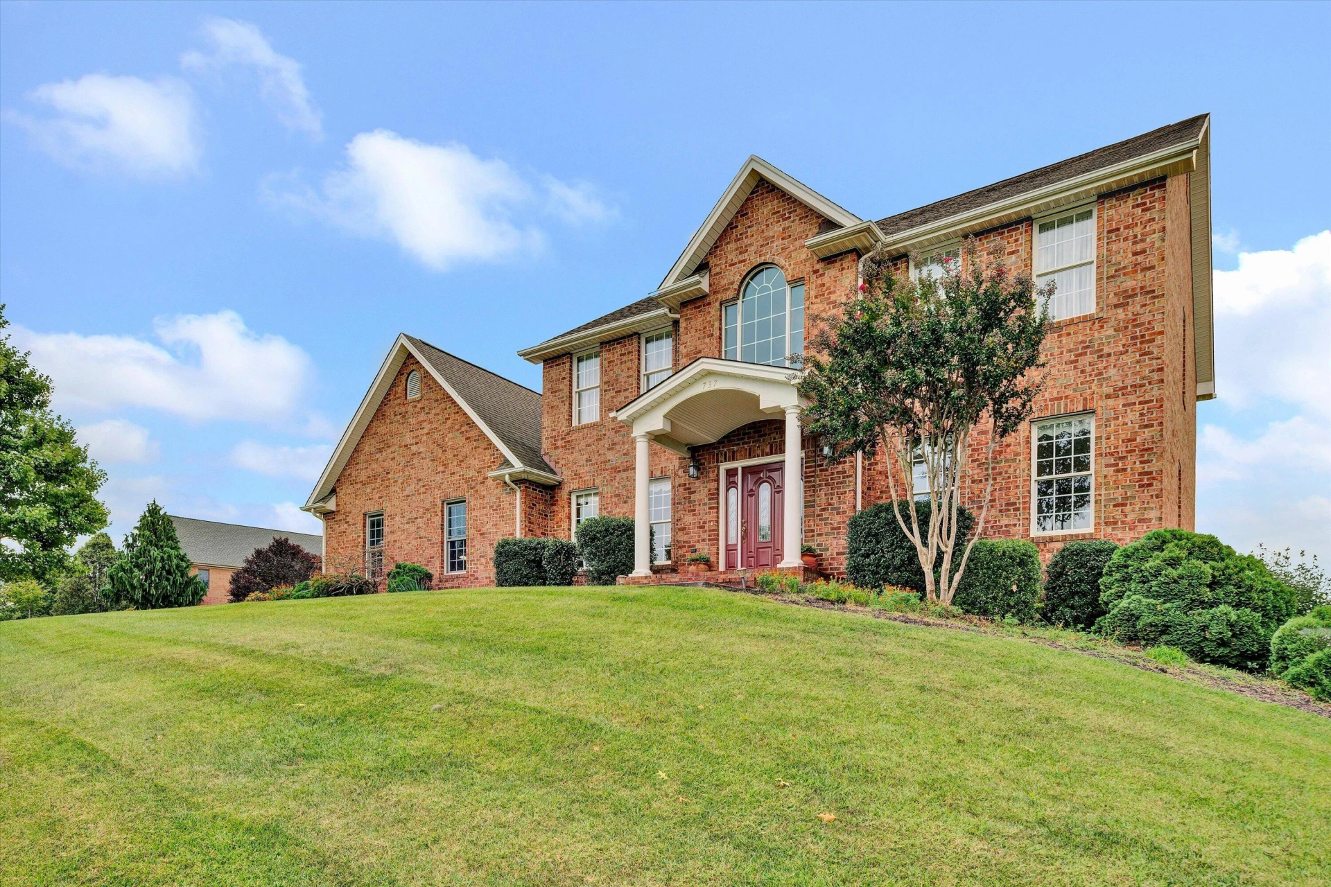 737 Scarlet DR - Photo 4