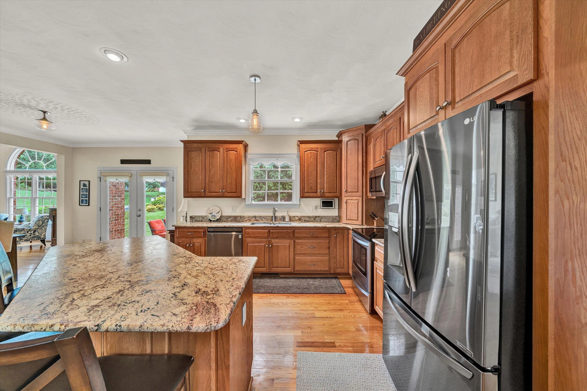 737 Scarlet DR - Photo 8