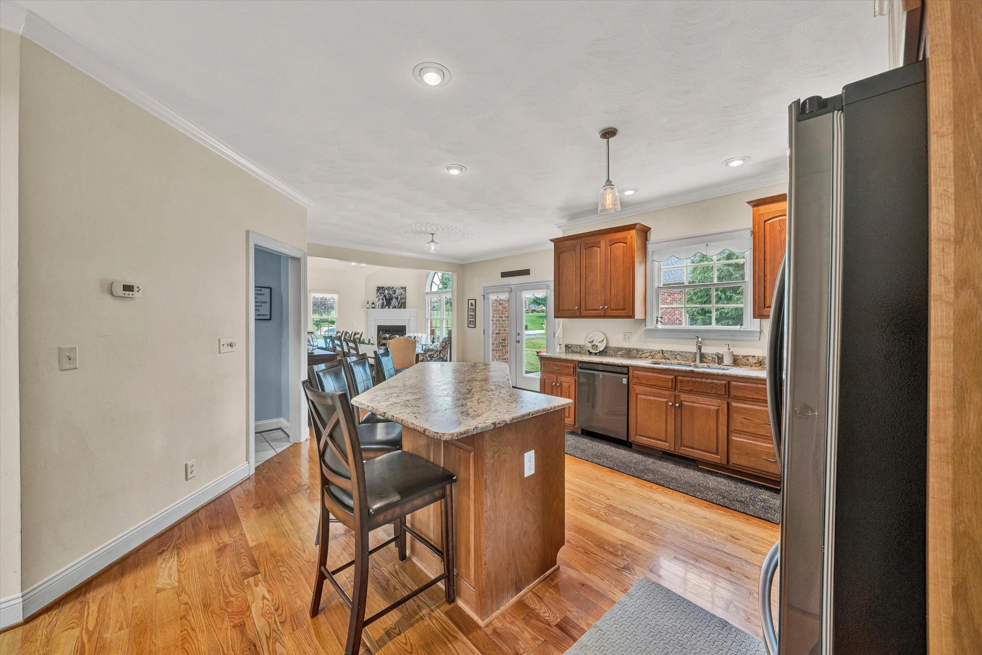 737 Scarlet DR - Photo 9