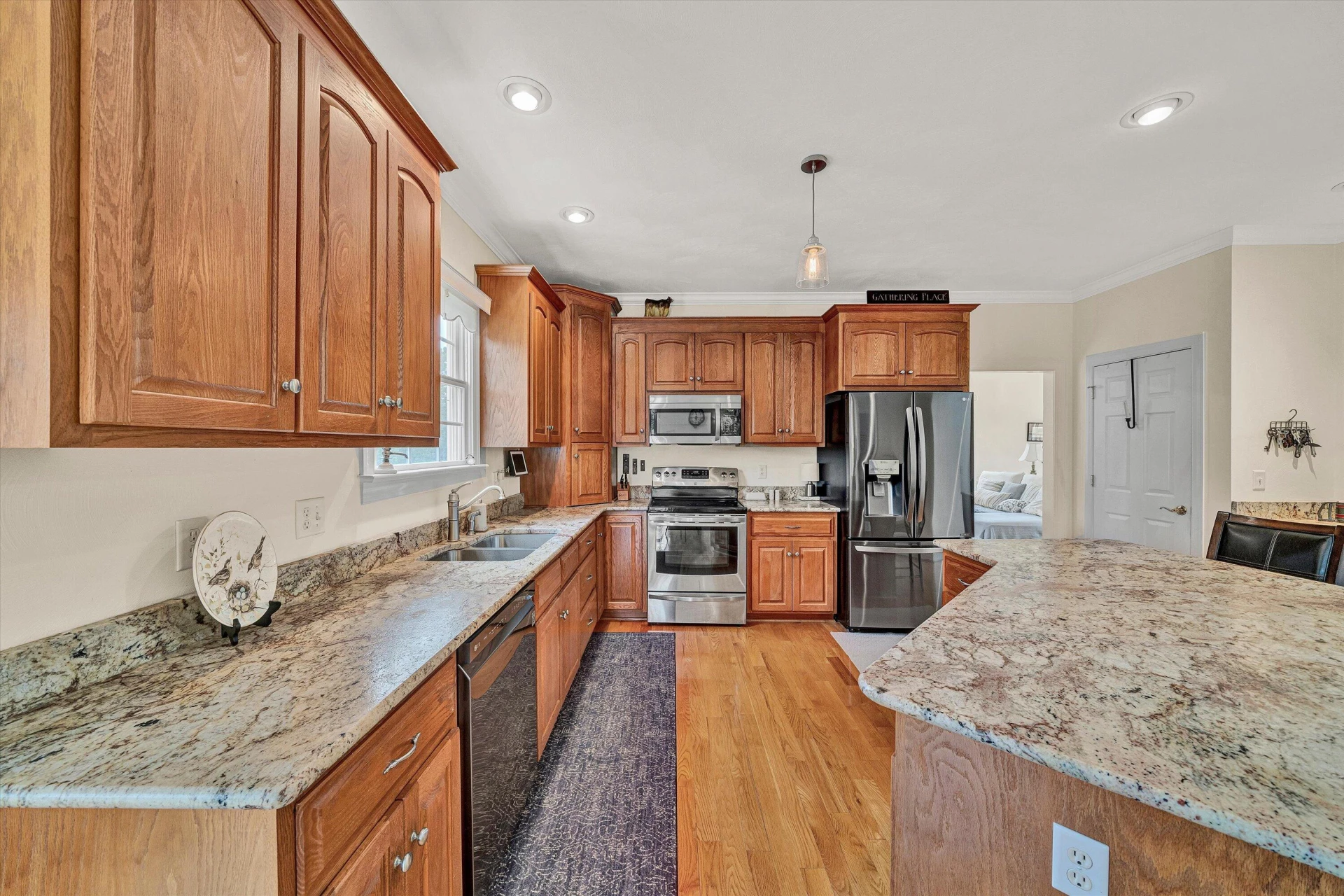 737 Scarlet DR - Photo 10