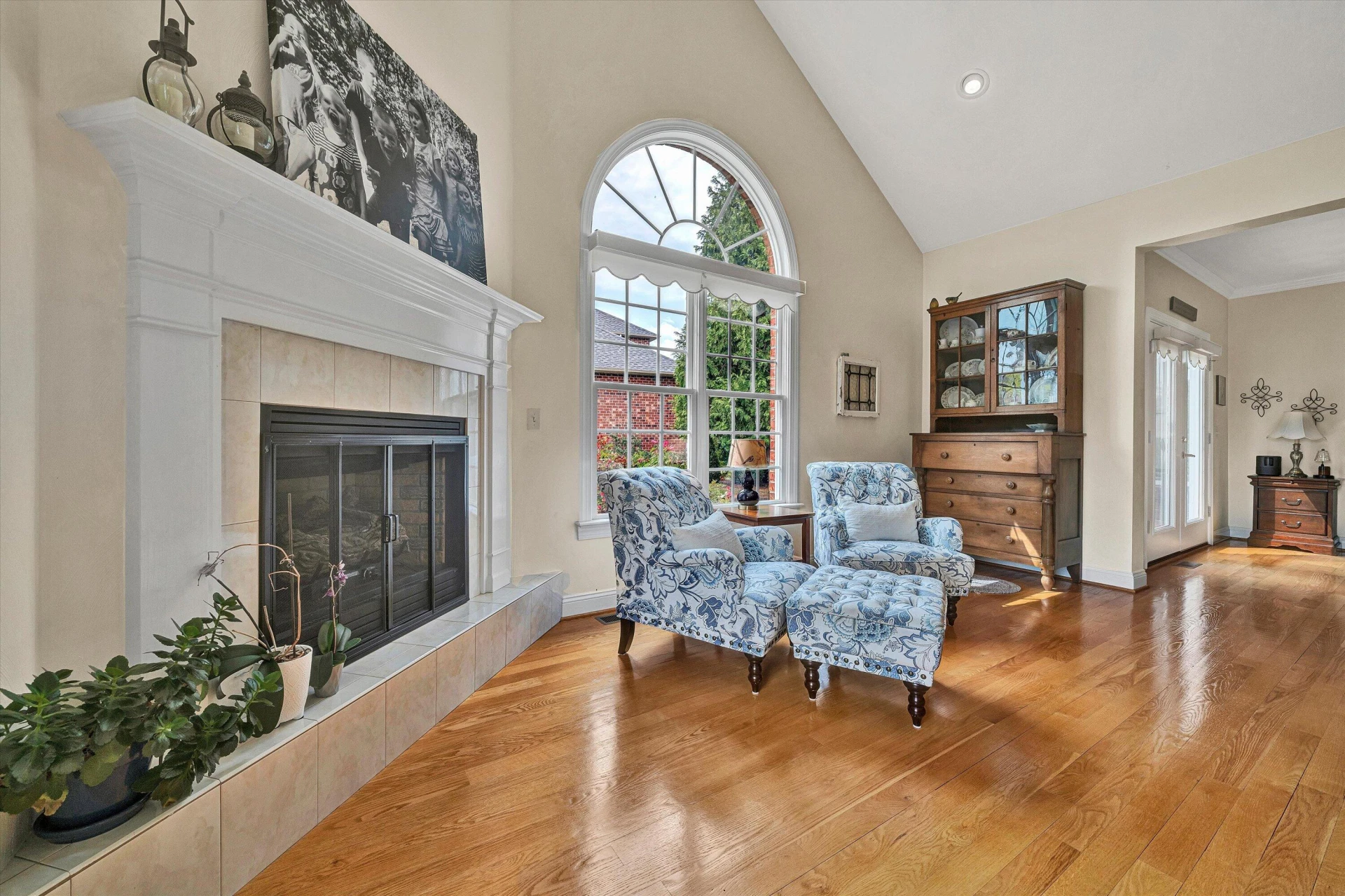 737 Scarlet DR - Photo 17