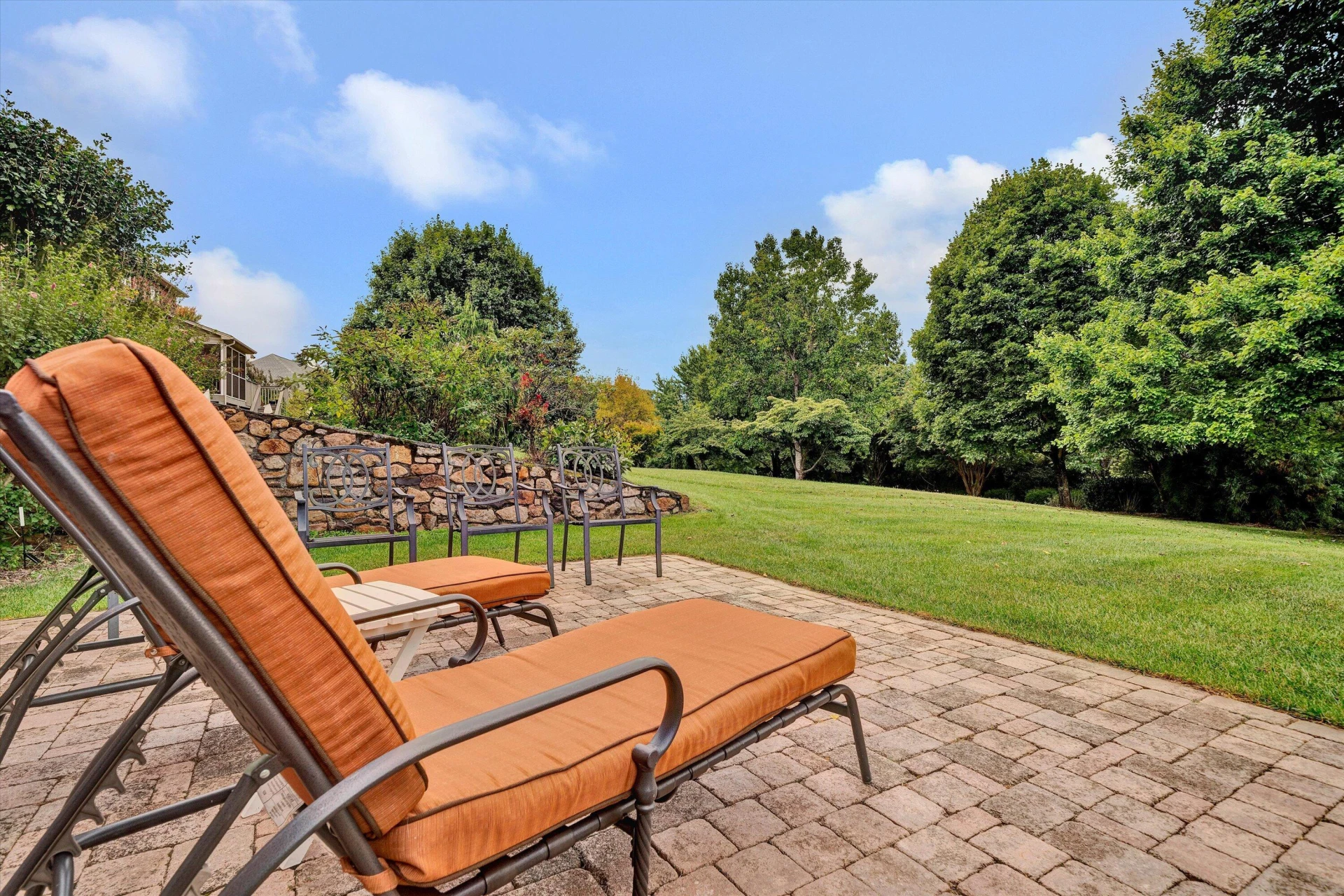 737 Scarlet DR - Photo 28