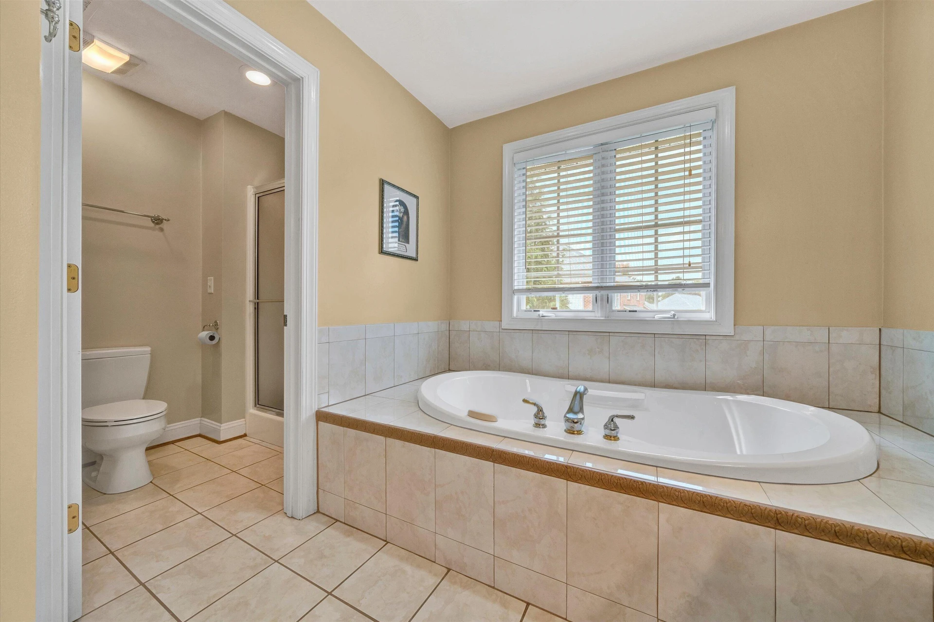 737 Scarlet DR - Photo 32