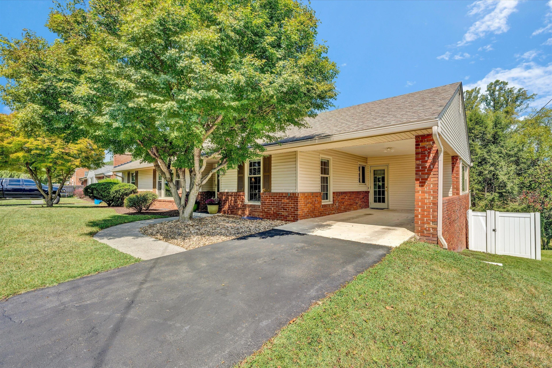 1127 Welch RD SW - Photo 3