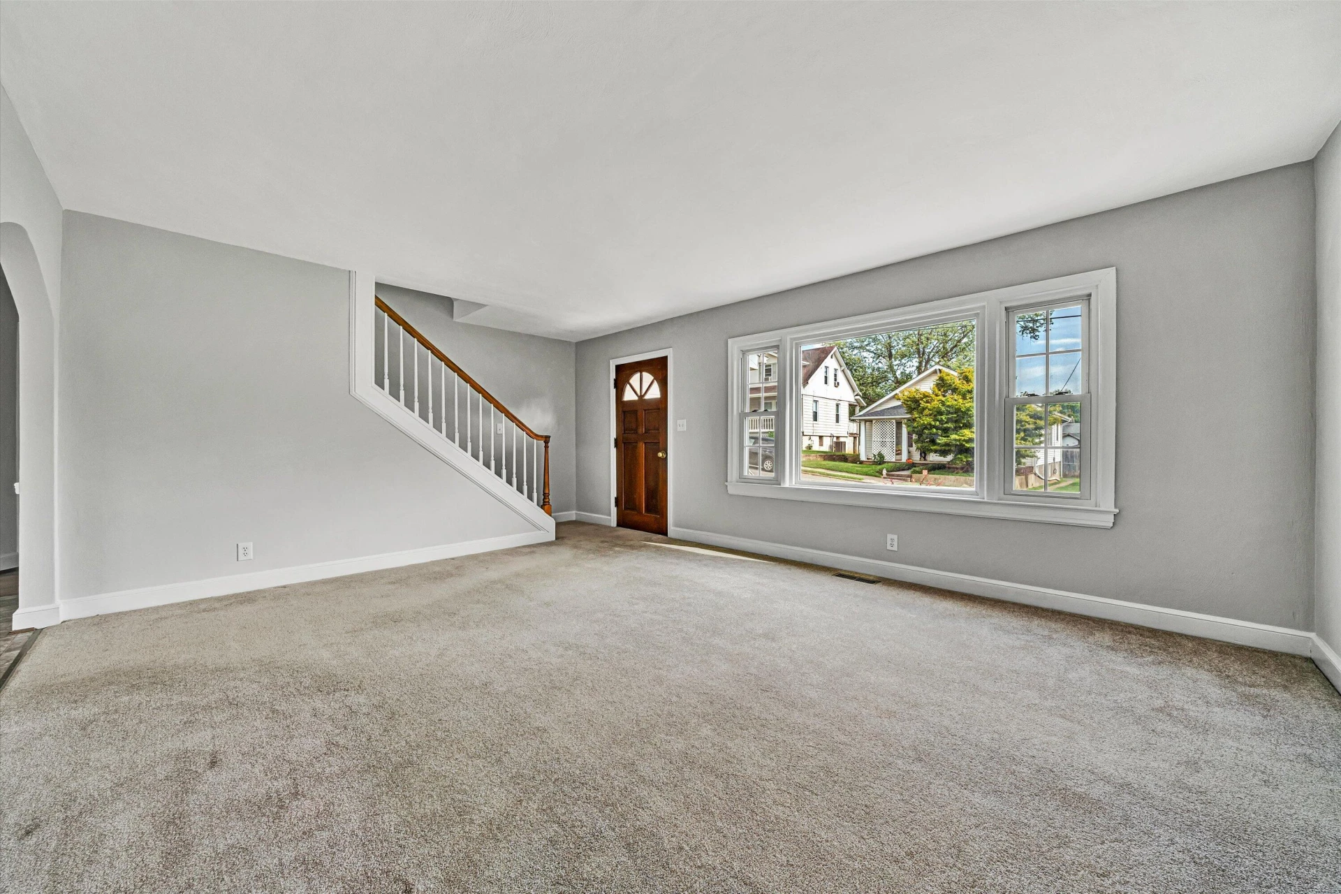 1006 Woodrow AVE SE - Photo 2