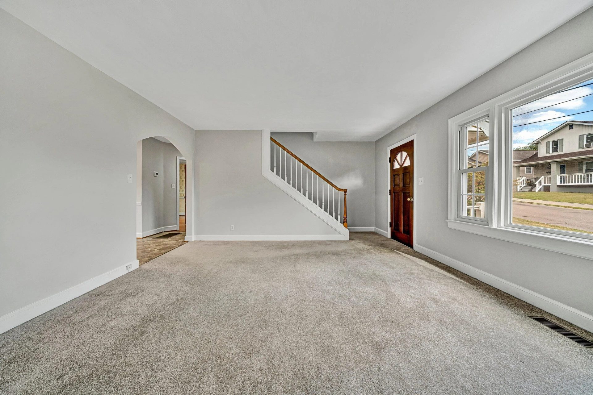 1006 Woodrow AVE SE - Photo 3