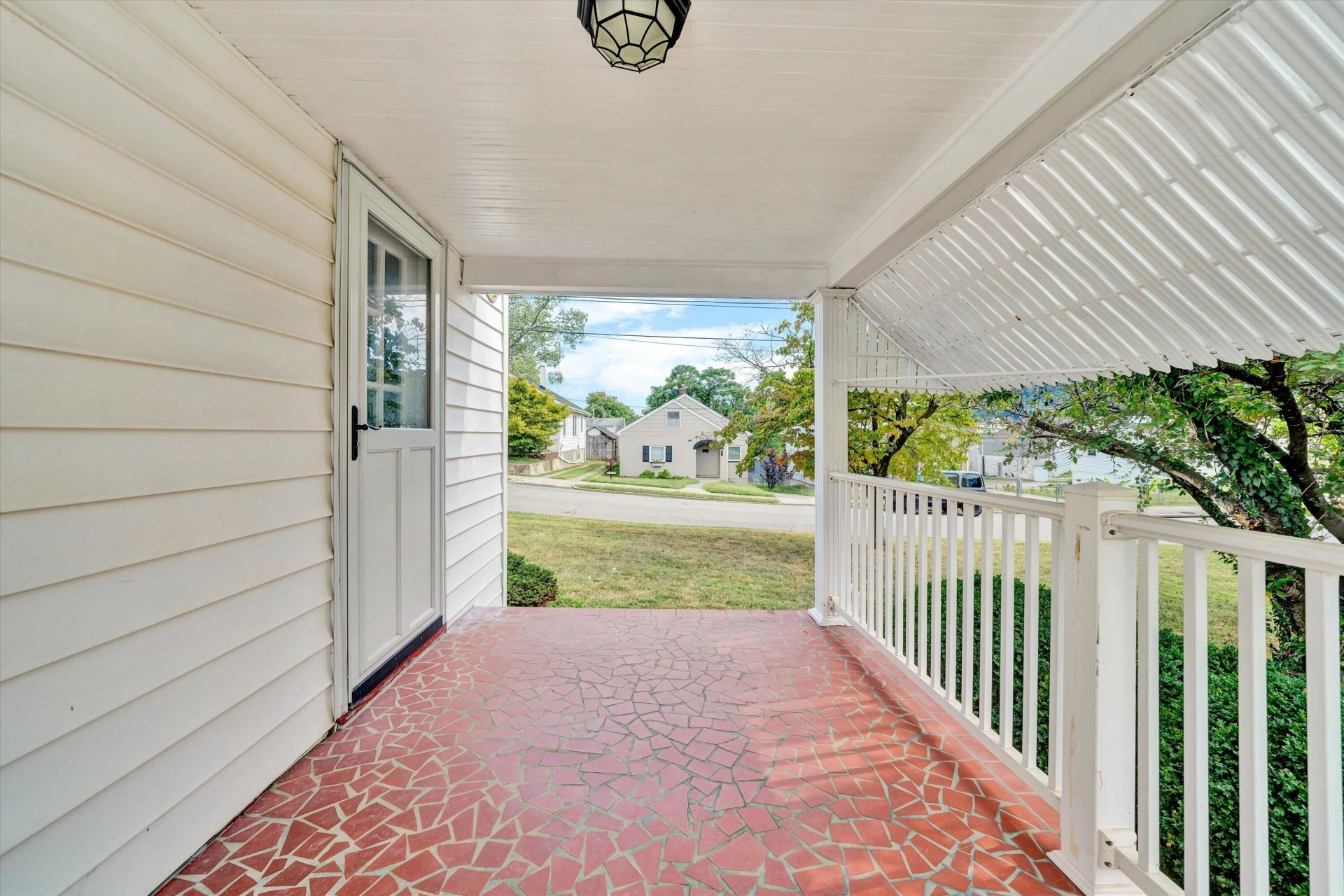 1006 Woodrow AVE SE - Photo 5