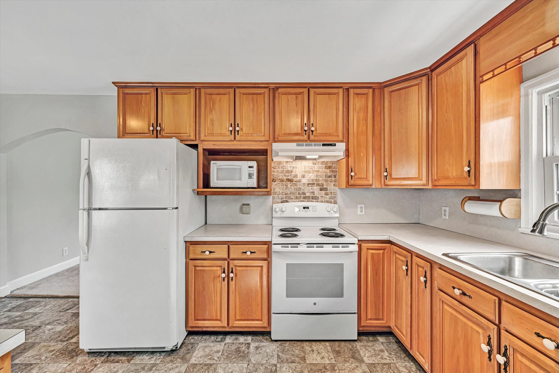 1006 Woodrow AVE SE - Photo 8
