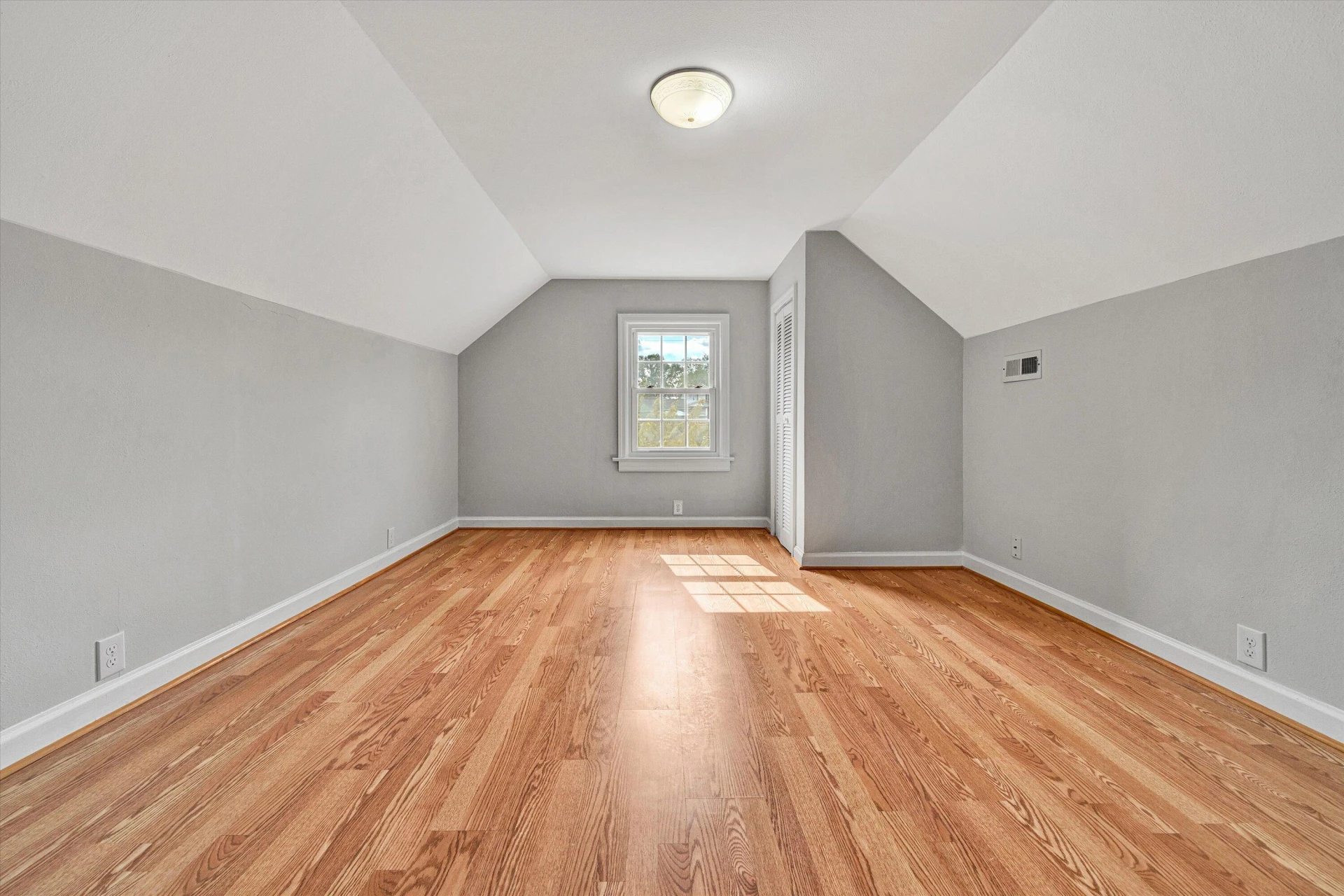 1006 Woodrow AVE SE - Photo 18