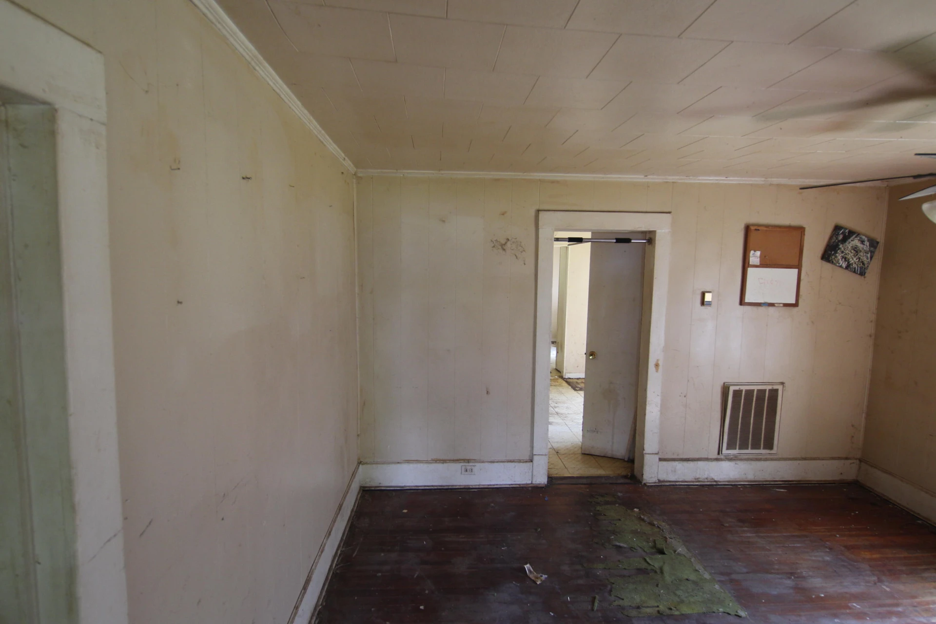 1114 13th ST SE - Photo 2