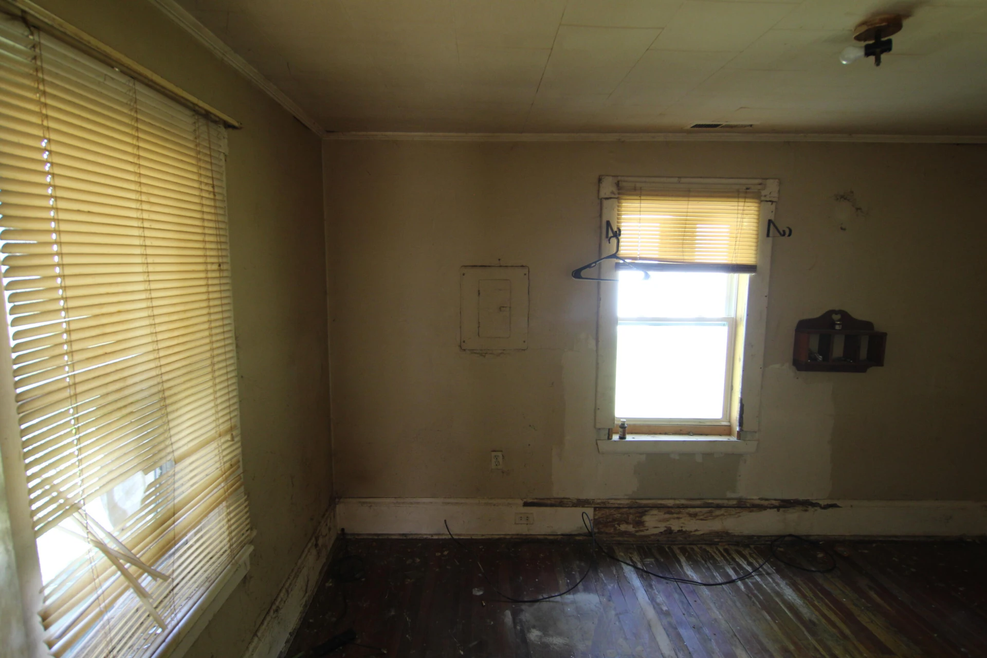 1114 13th ST SE - Photo 3