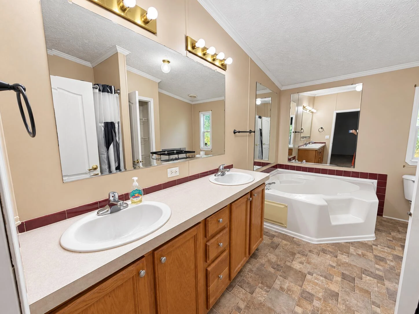 2715 Clinton ST - Photo 33