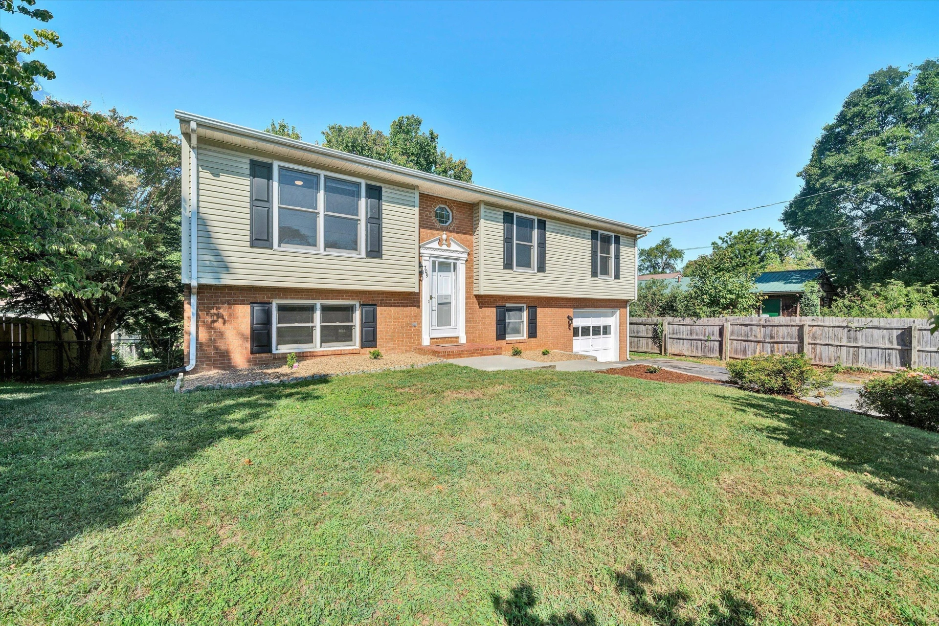 709 Catawba DR - Photo 2
