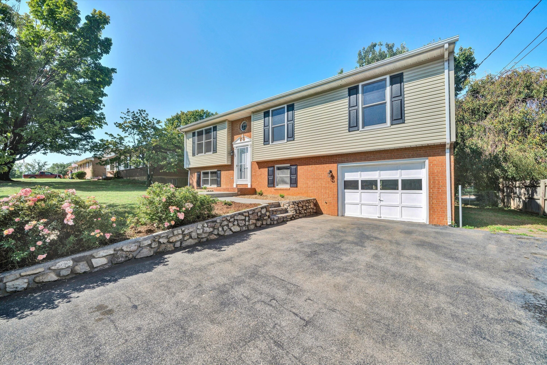 709 Catawba DR - Photo 3