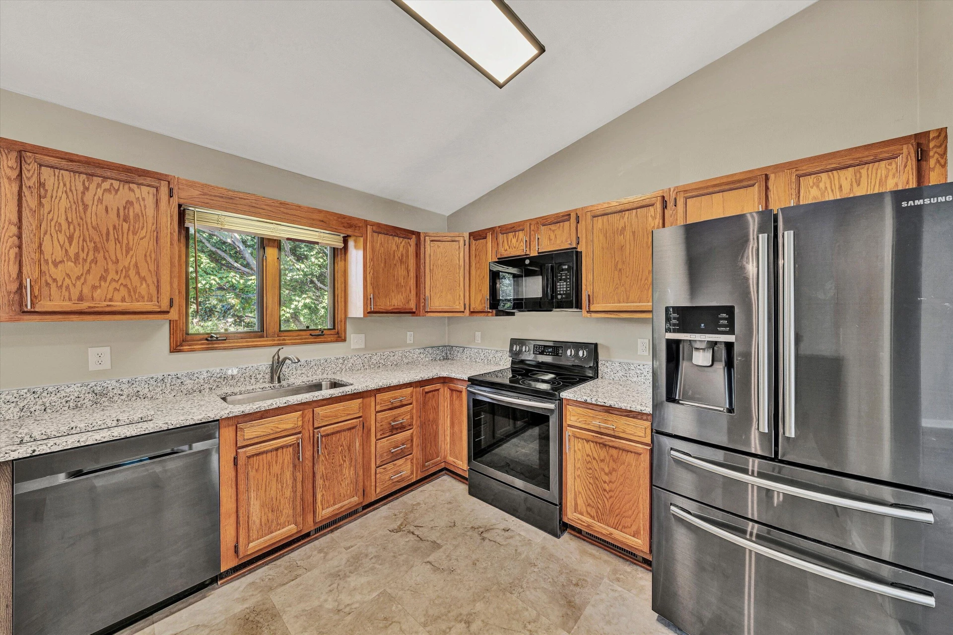 709 Catawba DR - Photo 10