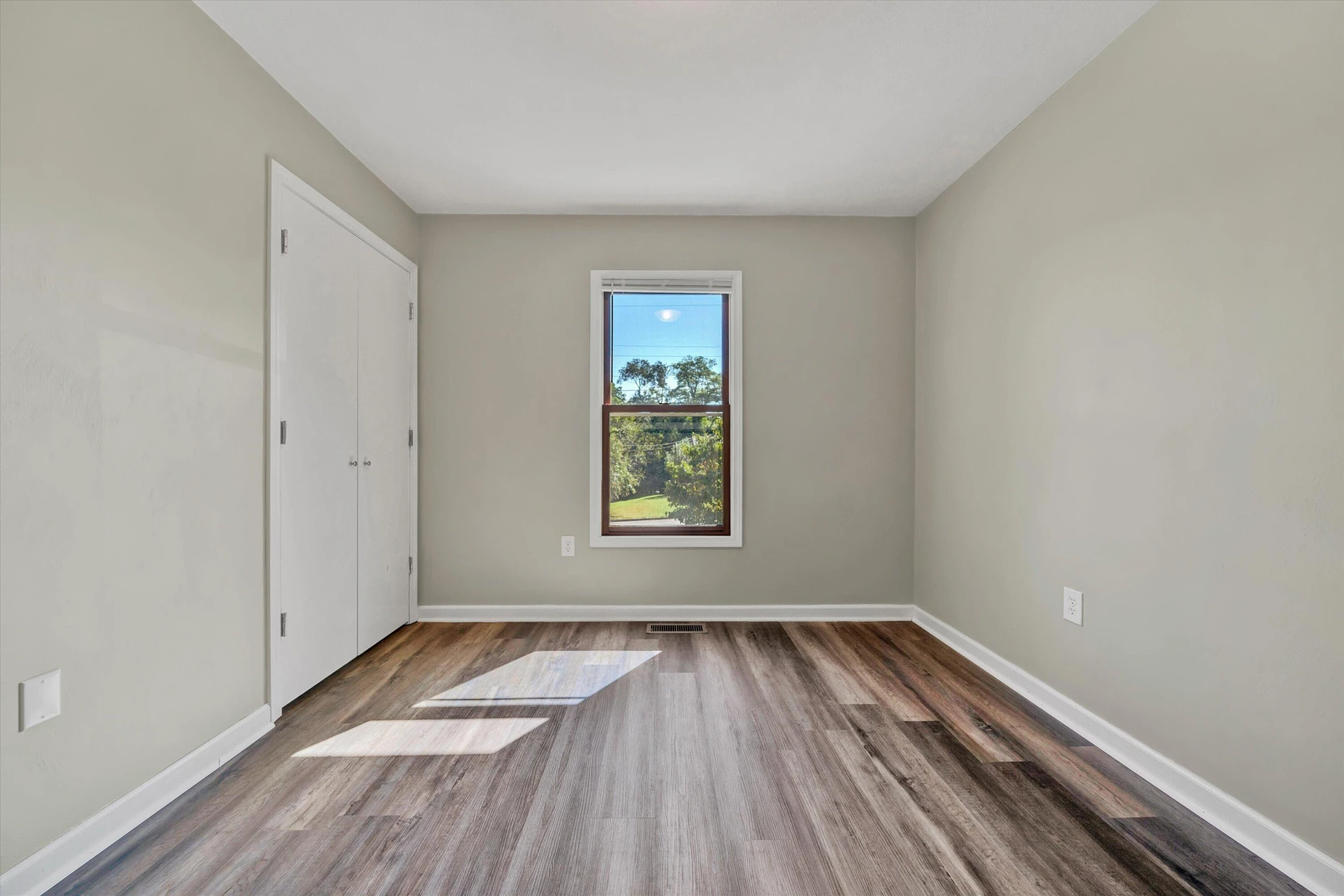709 Catawba DR - Photo 15