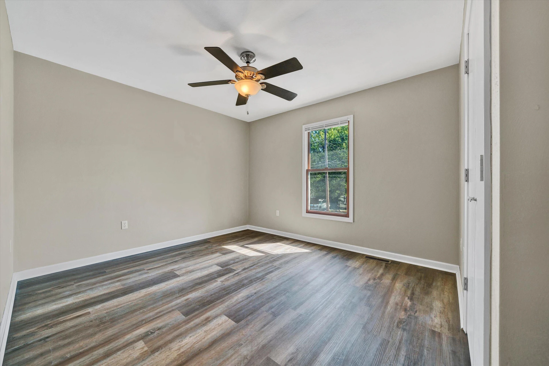 709 Catawba DR - Photo 16