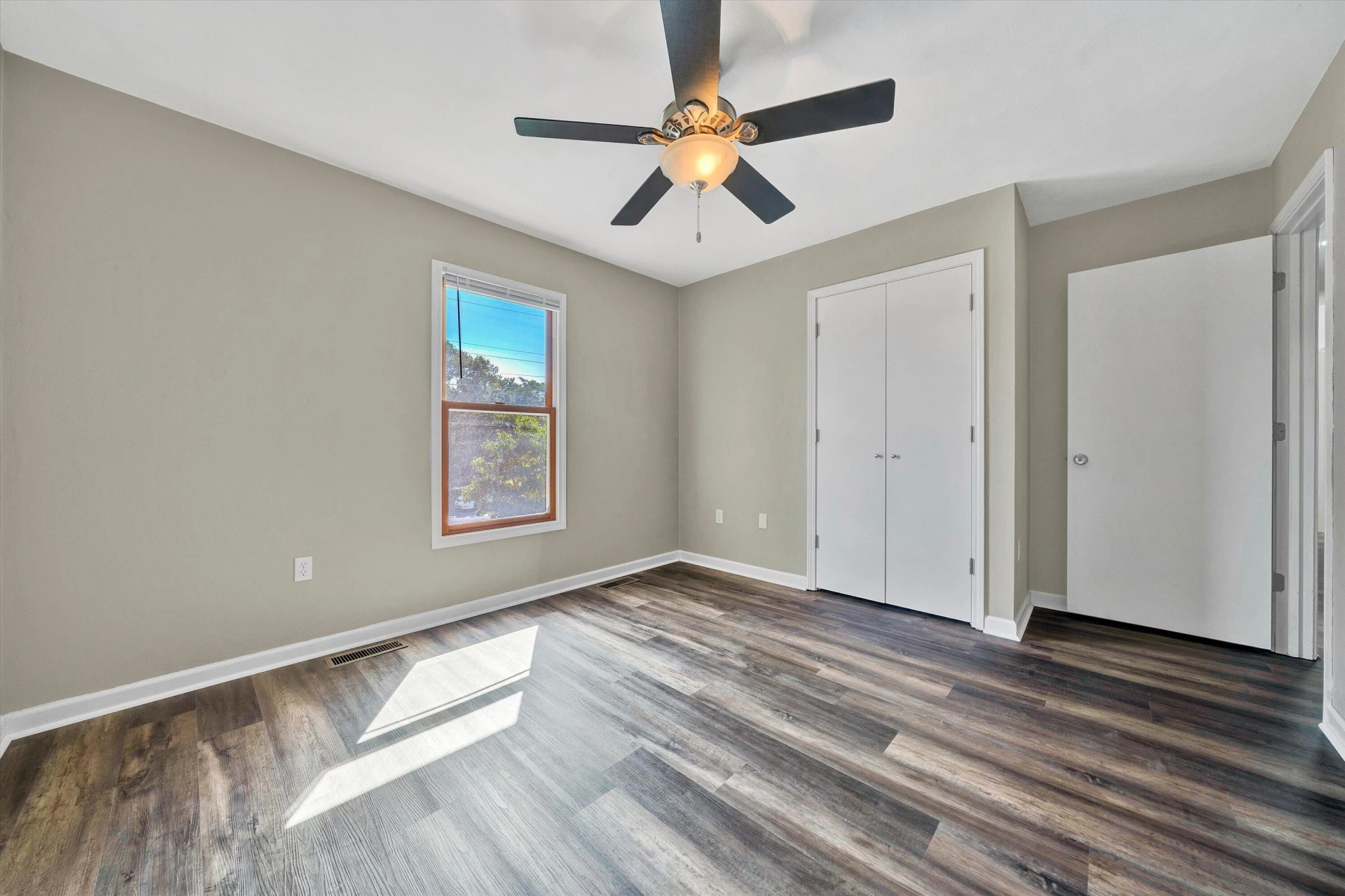 709 Catawba DR - Photo 17