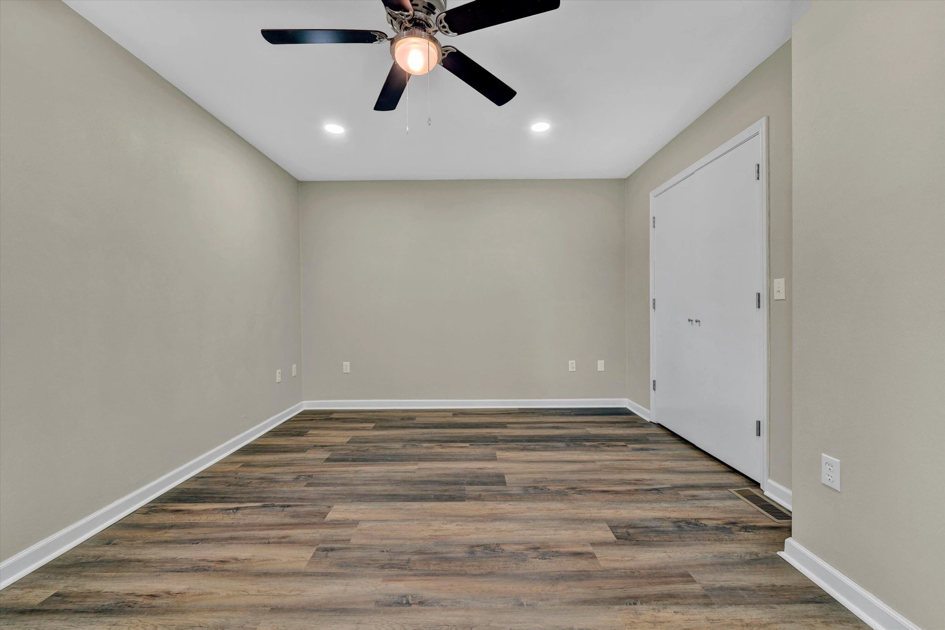 709 Catawba DR - Photo 19