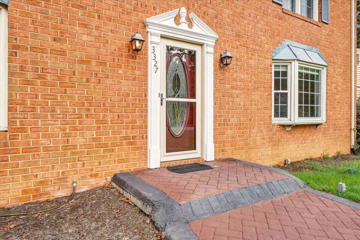 3327 Hollyfield CIR - Photo 3