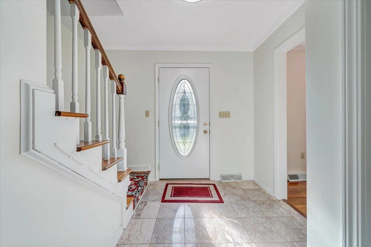 3327 Hollyfield CIR - Photo 6