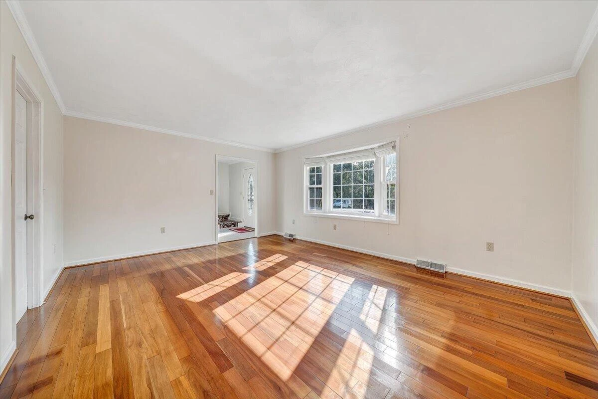 3327 Hollyfield CIR - Photo 9