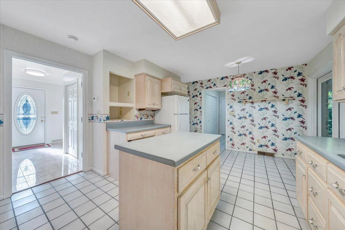 3327 Hollyfield CIR - Photo 16