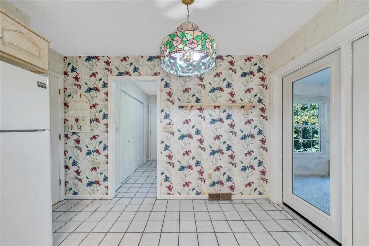 3327 Hollyfield CIR - Photo 18