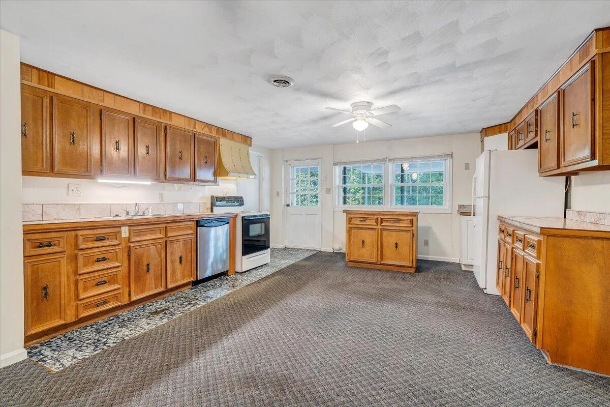 3327 Hollyfield CIR - Photo 49