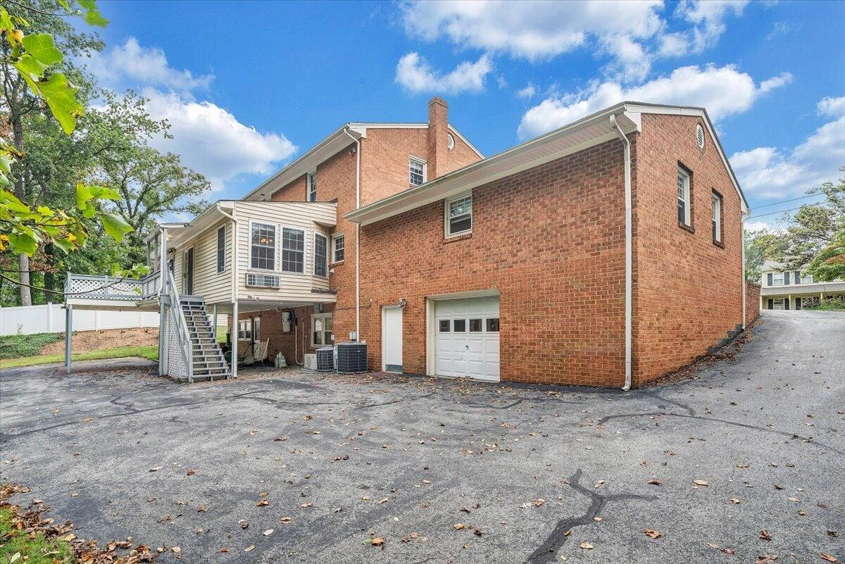3327 Hollyfield CIR - Photo 62