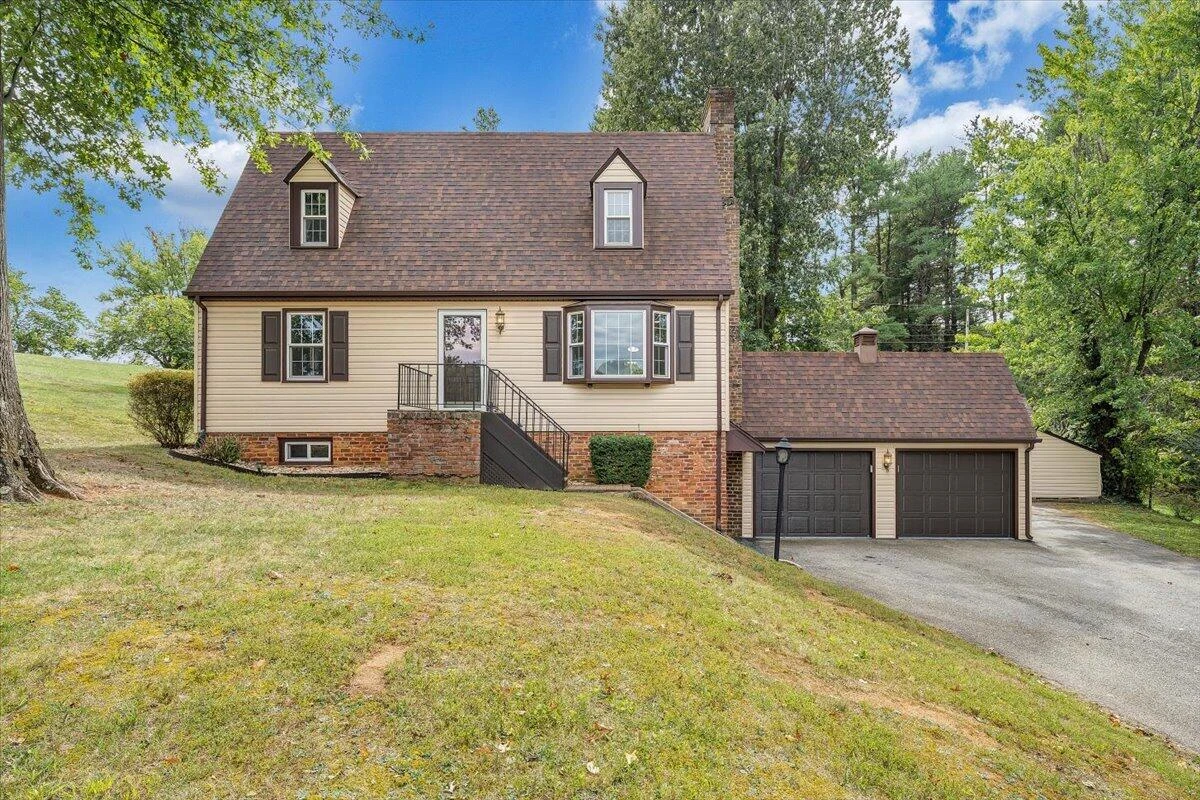1043 Glebe RD