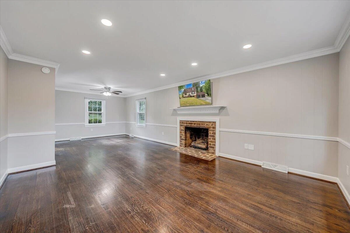 1043 Glebe RD - Photo 6