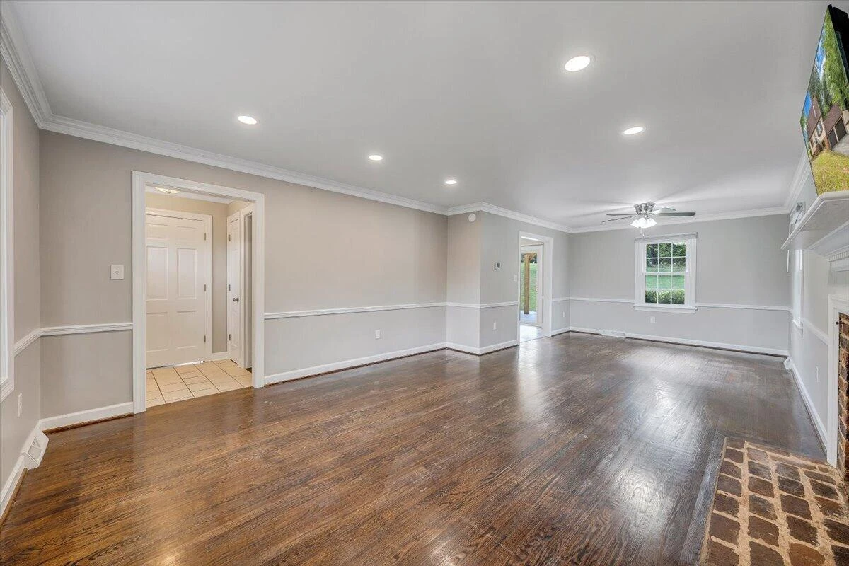 1043 Glebe RD - Photo 7