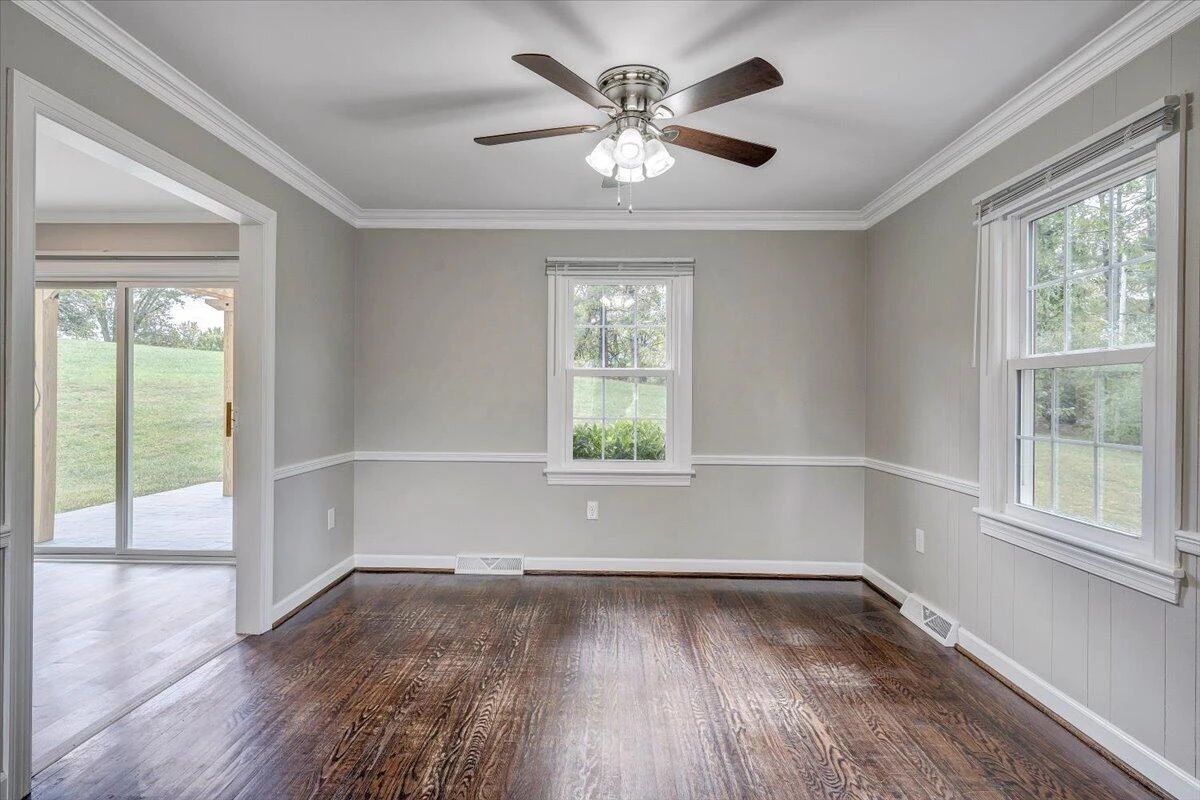 1043 Glebe RD - Photo 9