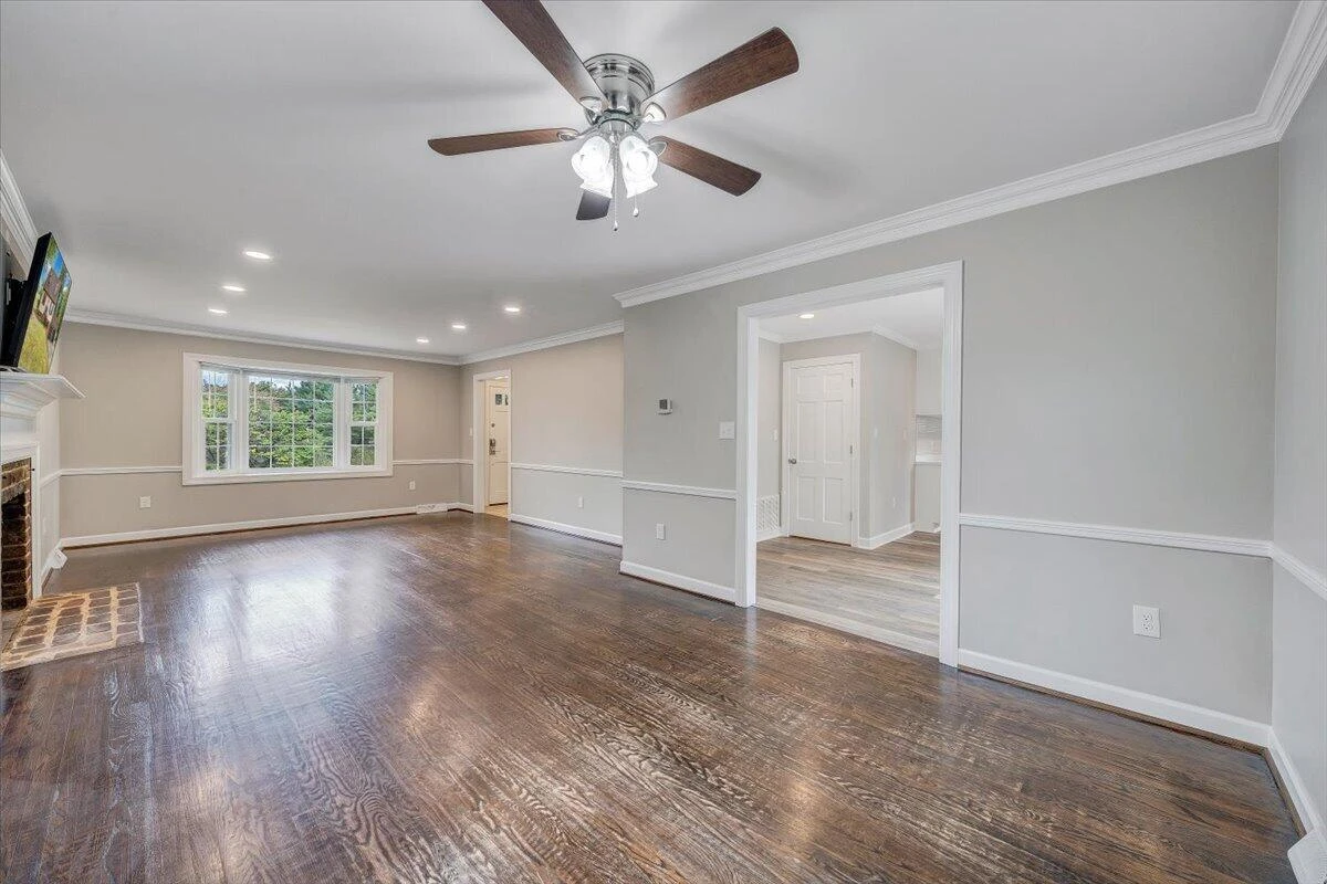 1043 Glebe RD - Photo 10