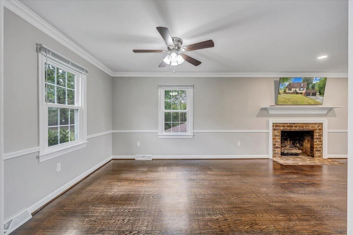 1043 Glebe RD - Photo 11