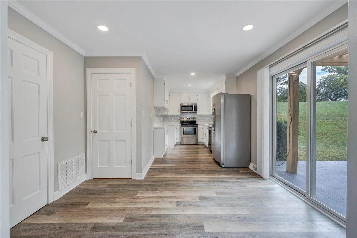 1043 Glebe RD - Photo 12