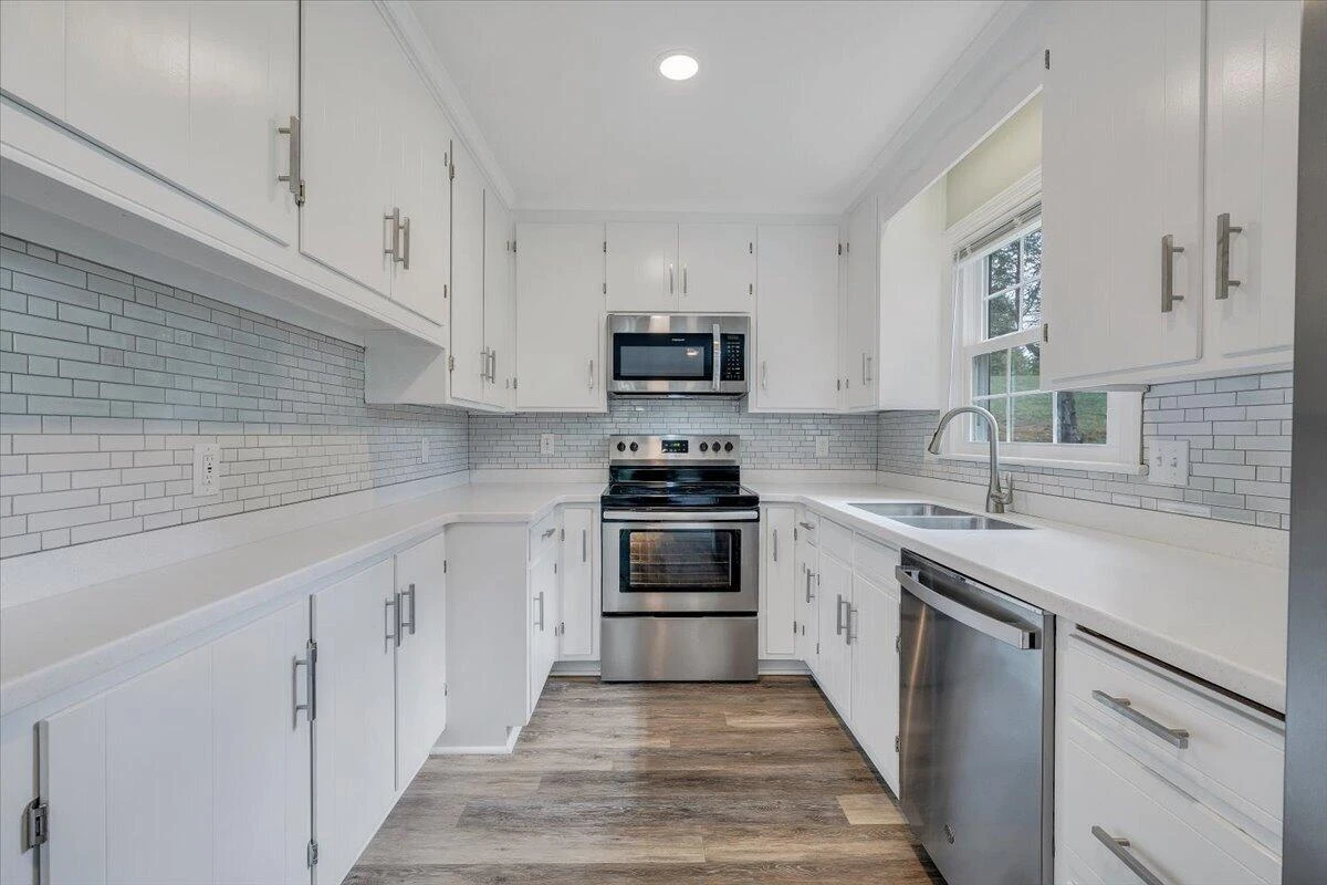 1043 Glebe RD - Photo 13