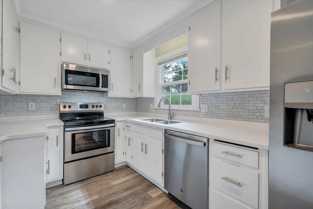 1043 Glebe RD - Photo 14