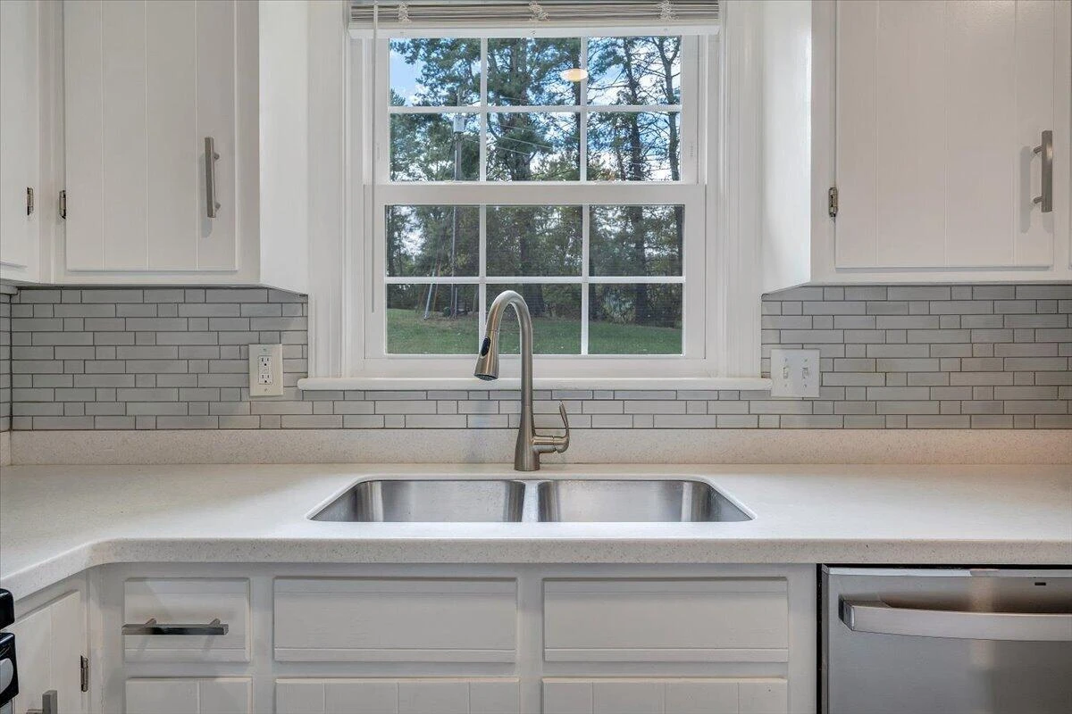 1043 Glebe RD - Photo 15