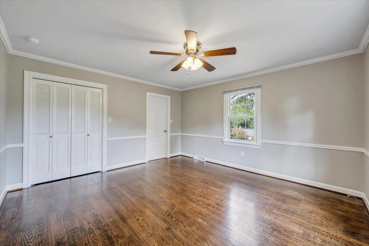 1043 Glebe RD - Photo 18